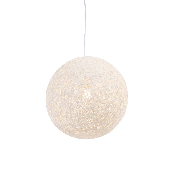 Kugelförmige Pendelleuchte aus weißem Geflecht mit feiner Fadenstruktur.