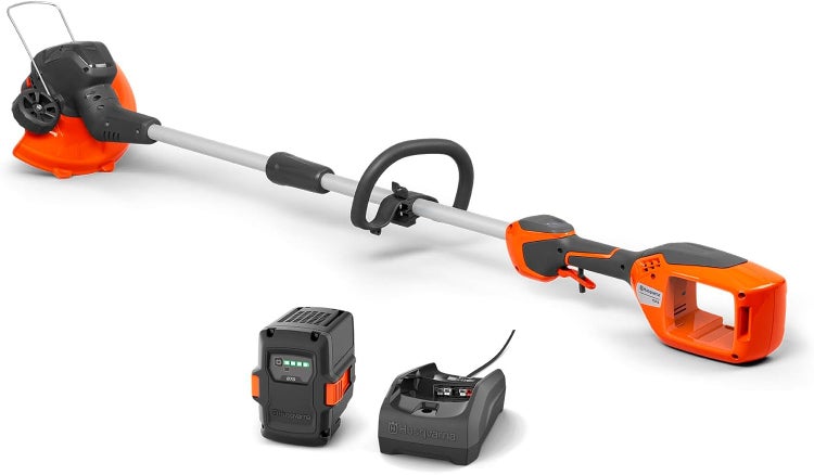 Rasentrimmer im Einsatz zum Kantenschneiden im Garten.