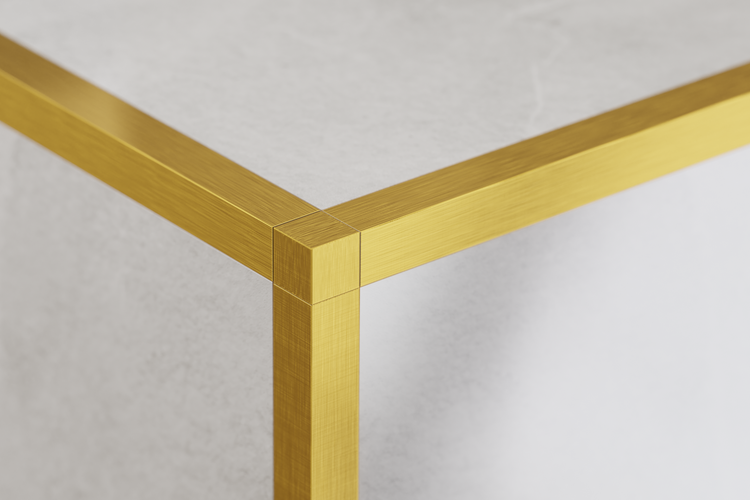 Detailansicht eines Tisches mit Metallrahmen und Tischplatte