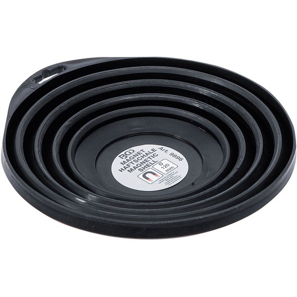 Nahaufnahme einer lila Hortensienblüte mit grünen Blättern