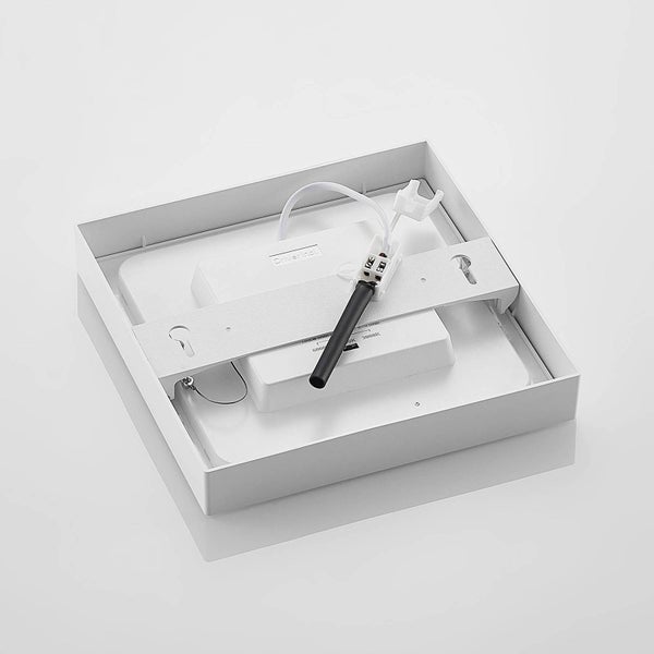 Rückansicht eines quadratischen LED-Panels in Weiß mit Montagehalterung und Anschlusskabel.