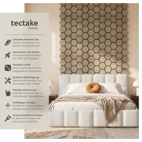 Akustikpaneele-Set im Waben-Design aus MDF mit Echtholzfurnier auf Filzbasis, montiert an einer Wand hinter einem Bett.