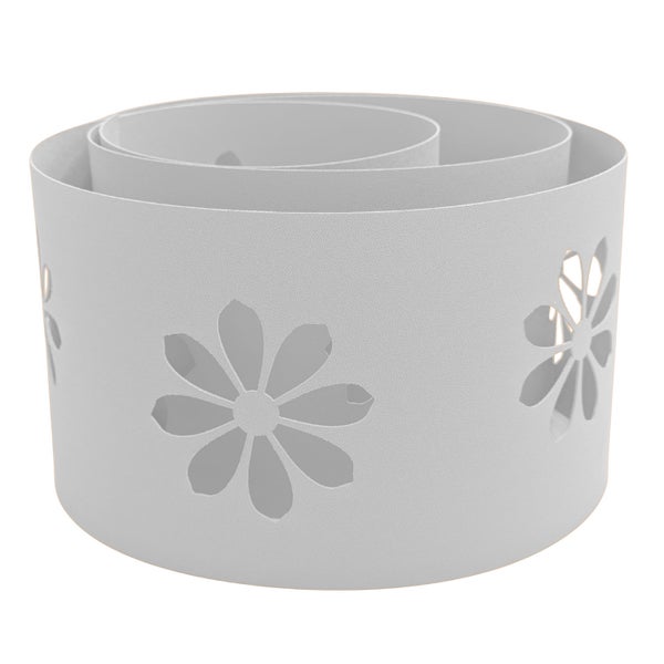 Dekorativer Pflanztopf aus Metall mit ausgestanzten Blumenmotiven