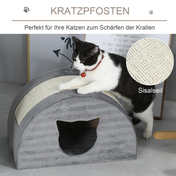 Katze auf einem Kratzbaum mit Sisal