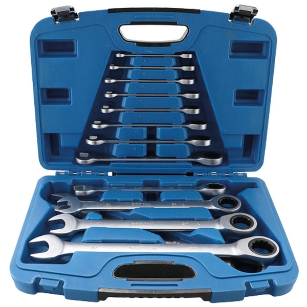 Ratschenschlüssel-Satz in einem blauen Werkzeugkoffer