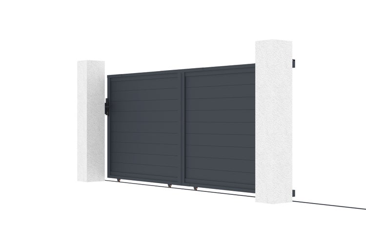 Anthrazitfarbenes Teleskop-Schiebetor aus Aluminium mit horizontalen Lamellen zwischen zwei weißen Pfeilern.