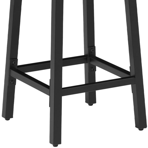 Detailansicht schwarzes Metallgestell eines Barhockers mit quadratischen Beinen und stabilisierenden Querstreben.
