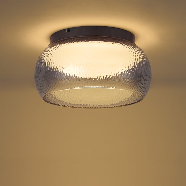 Runde Deckenleuchte mit strukturiertem Glas und Lichtquelle für eine gleichmäßige Raumbeleuchtung.