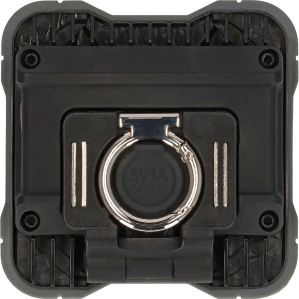 Detailansicht eines schwarzen Batterieadapters mit Ringhalterung