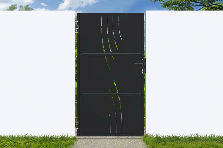 Modernes Gartentor aus Metall in Schwarz mit dekorativem Linienmuster, Klinke und Schloss, eingebaut zwischen zwei weißen Pfeilern.