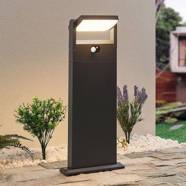 Lindby LED Solarleuchten Novalie mit Bewegungsmelder (spritzwassergeschützt (Modern) in Alu aus Aluminium (1 flammig, ) - Solarlampe Solarleuchte Garten