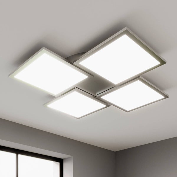 Moderne LED-Deckenleuchte mit vier quadratischen Leuchtflächen in unterschiedlichen Größen.