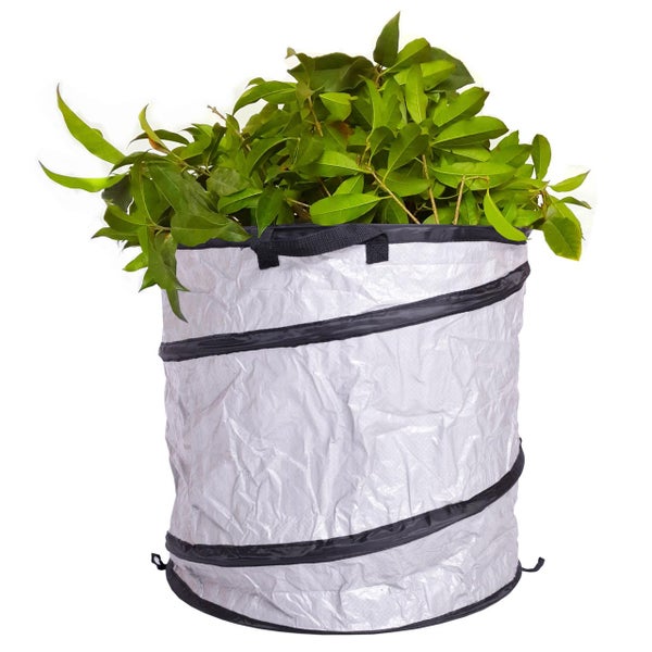 Pop-up Gartensack gefüllt mit grünen Zweigen und Blättern.