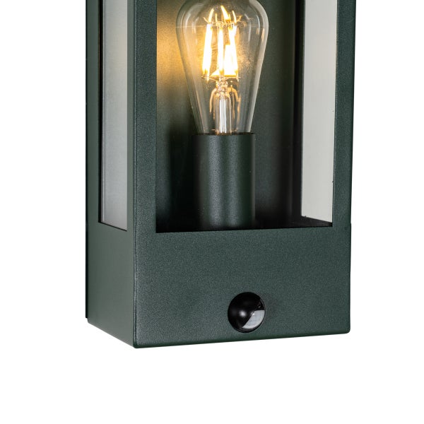 Rechteckige Außenwandleuchte mit Bewegungsmelder, Glaseinsätzen und leuchtender LED-Filament-Glühbirne.