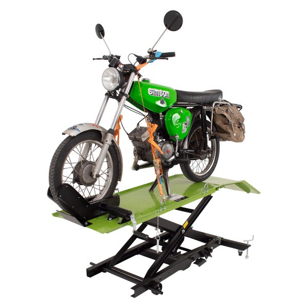 Hydraulische Motorradhebebühne mit grüner Plattform und schwarzem Scherenrahmen, beladen mit einem Motorrad.