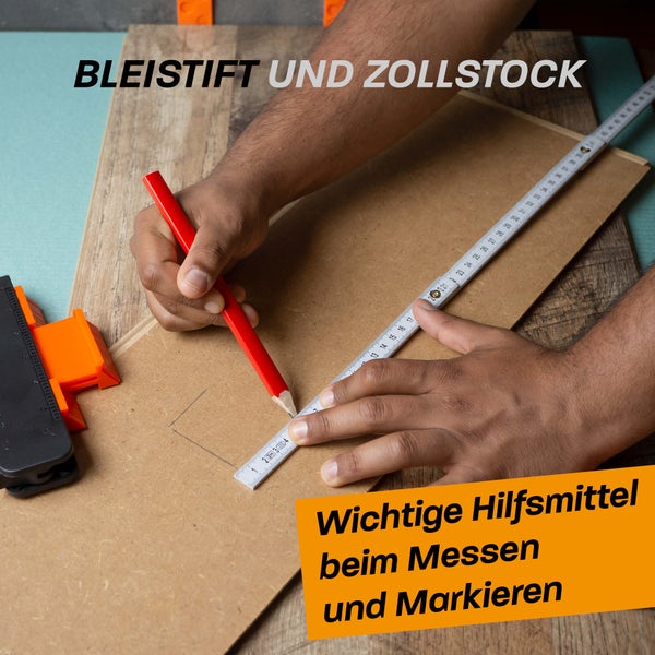 Eine Person nutzt Bleistift und Zollstock zum Messen und Markieren auf einer Holzplatte.