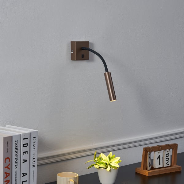 Bronzefarbene Wandleuchte mit flexiblem Arm