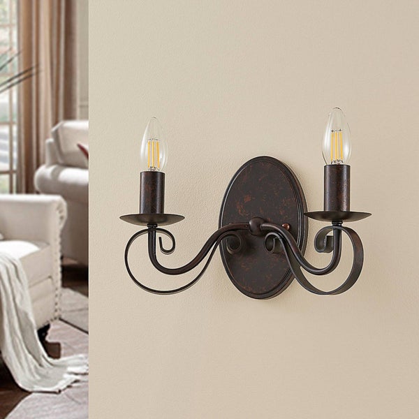 Wandleuchte mit zwei Armen und dekorativen Verzierungen