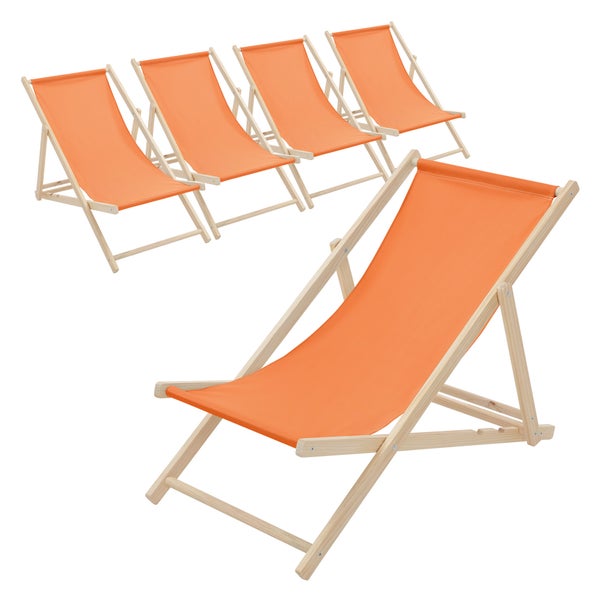 Set mit fünf klappbaren Liegestühlen aus Holz mit orangefarbenem Stoffbezug.