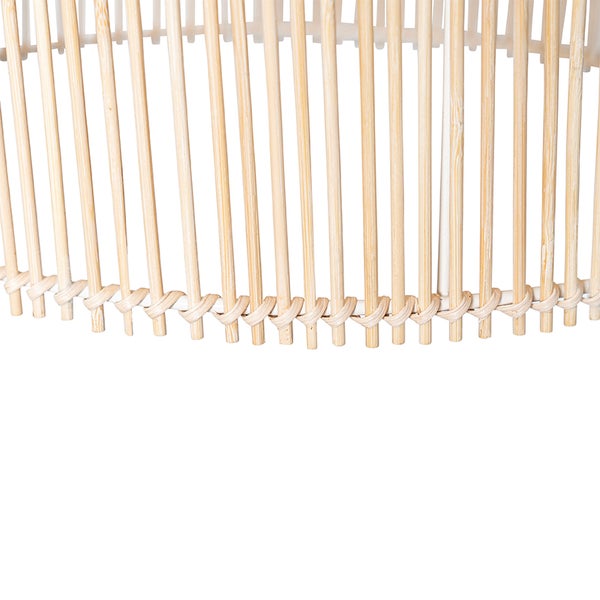 Detailansicht eines Lampenschirms aus Rattan