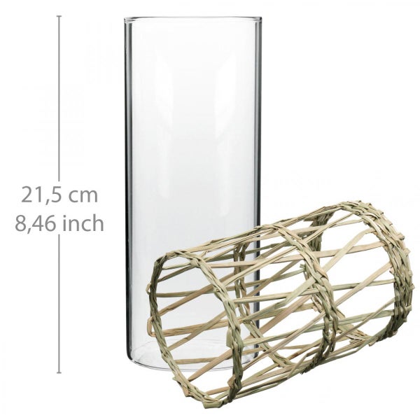 Zylindrische Glasvase mit einer Höhe von 21,5 Zentimetern und einer Hülle aus geflochtenem Seegras.
