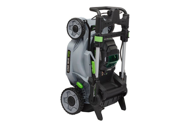 Akku-Rasenmäher mit 42 Zentimeter Schnittbreite in vertikal zusammengeklappter Lagerposition.