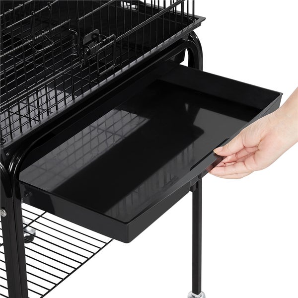 Detailaufnahme eines schwarzen Vogelkäfigs mit herausziehbarer Schublade für Reinigungsarbeiten