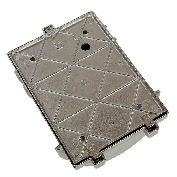 Metallabdeckung mit geometrischem Muster und Befestigungspunkten