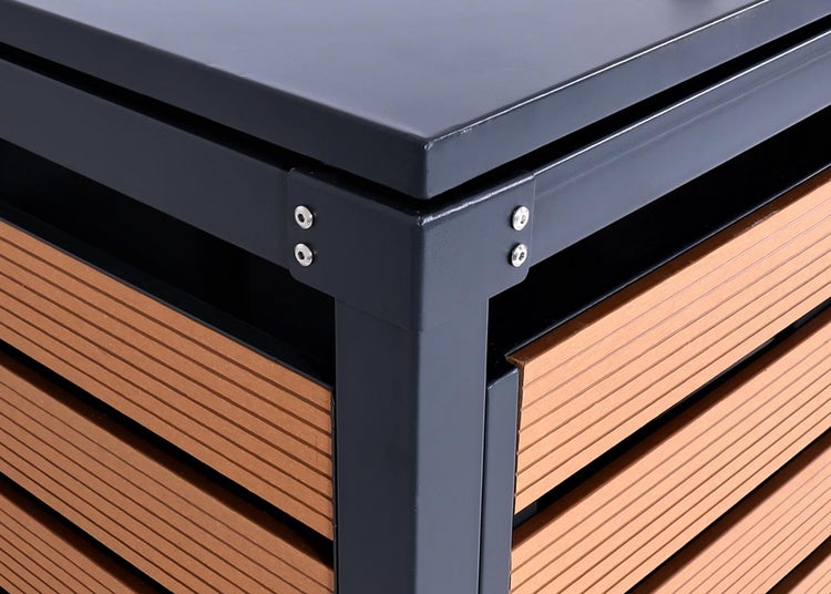 Detailansicht eines Hochbeets mit Rahmen und Holzverkleidung