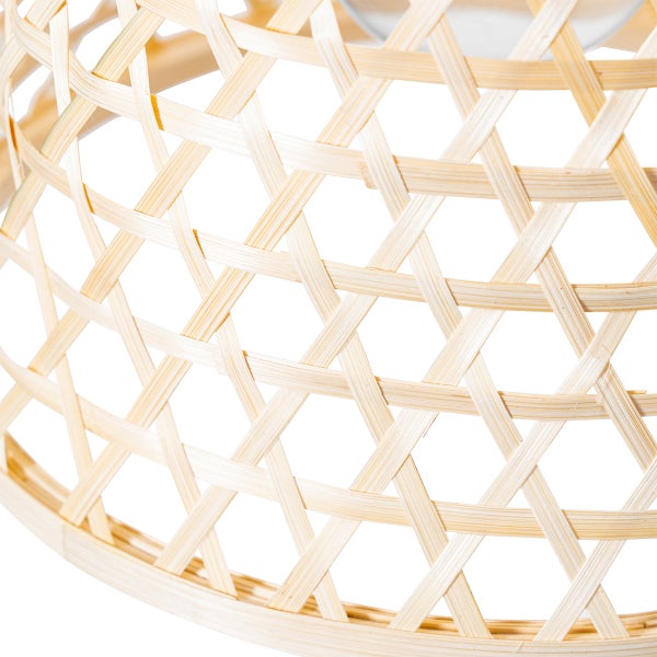 Detailansicht eines Lampenschirms aus Bambusgeflecht