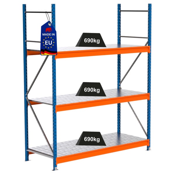 Lagerregal mit drei Ebenen und einer Traglast von 690 Kilogramm pro Ebene. Das Etikett weist auf die Herstellung in der Europäischen Union hin.