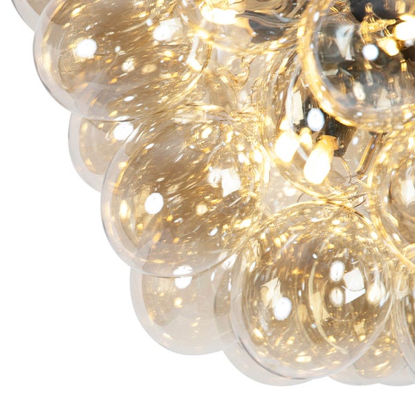 Detailaufnahme einer Deckenleuchte mit vielen runden Glühbirnen