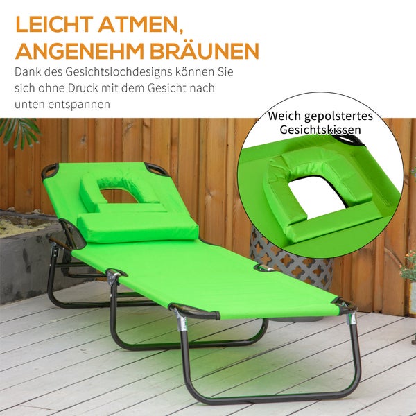 Grüne klappbare Gartenliege mit Gesichtsöffnung und gepolstertem Kissen auf einer Holzterrasse.