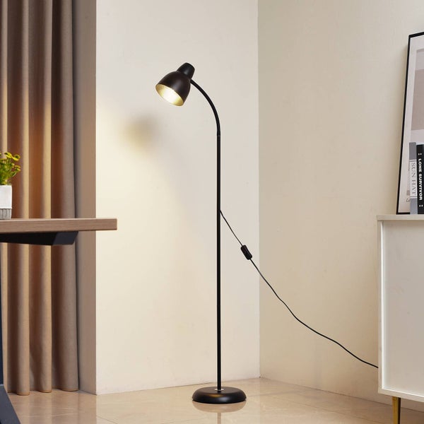 Stehleuchte im Interieur