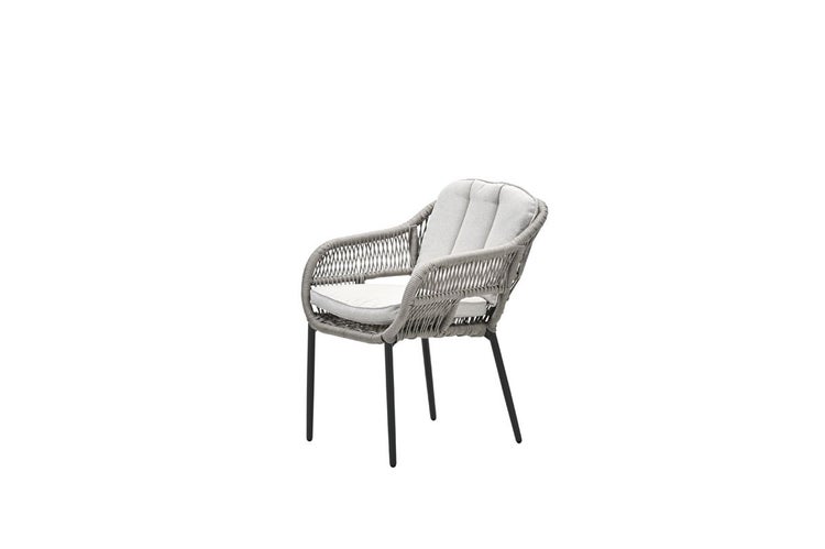 Gartenstuhl mit Armlehnen, Geflechtoptik und Sitzkissen für Terrasse oder Balkon.
