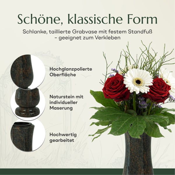 Schlanke, hochglanzpolierte Grabvase aus Naturstein mit fester Standfläche und Blumenarrangement zur Dekoration.