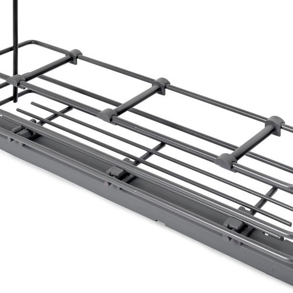 Detailansicht eines grauen Drahtkorbs aus Metall mit Kunststoffverbindern.