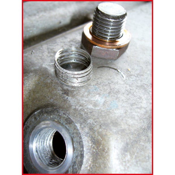 Ölablassschraube, Dichtring und Gewinde im Motorblock