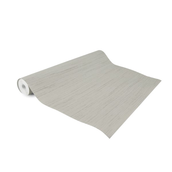 Teilweise ausgerollte Vliestapete mit feiner Struktur.