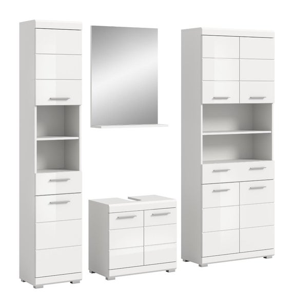Badezimmermöbel-Set in Weiß mit Hochschrank, Waschbeckenunterschrank, Spiegel und breitem Schrank mit silbernen Griffen.