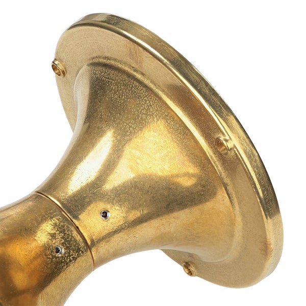 Detailansicht einer Wandleuchte aus Metall