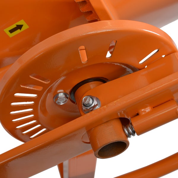 Nahaufnahme der Arretierscheibe eines Betonmischers aus Metall mit Verstellmechanismus.