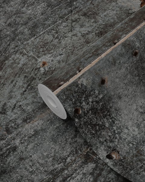 Tapetenrolle mit rauer, steinähnlicher Struktur