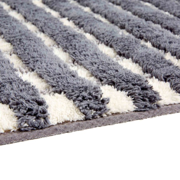 Badteppich mit Streifenmuster