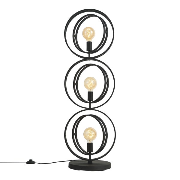 Schwarze Stehleuchte aus Metall mit drei übereinander angeordneten Kreisen, inklusive drei dekorativen Leuchtmitteln und Fußschalter.