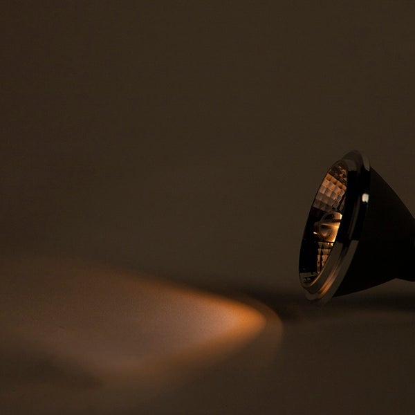 LED-Spot mit warmweißem, fokussiertem Lichtstrahl.