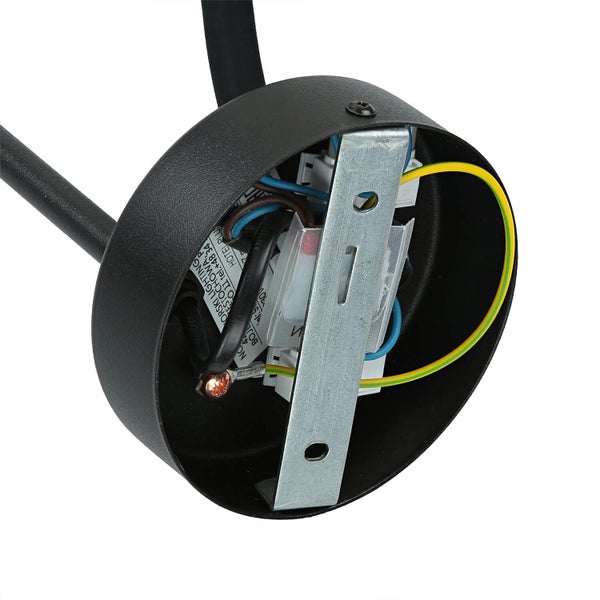 Innenansicht einer schwarzen Deckenleuchte mit Verkabelung