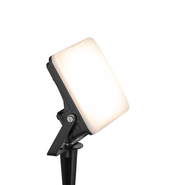 LED-Gartenstrahler mit schwarzem Gehäuse, Erdspieß und neigbarem Leuchtkopf.