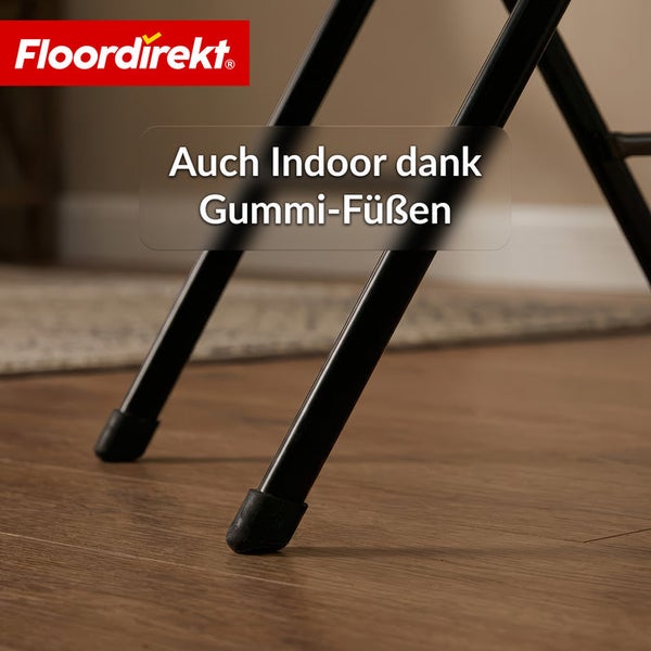 Detailansicht eines Klappstuhls mit Gummifüßen für den Innenbereich
