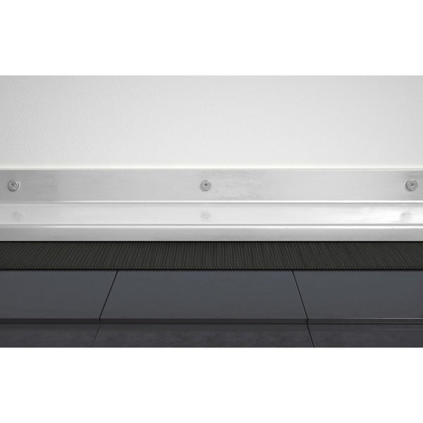 Bodenansicht mit Sockelleiste, Dichtungsprofil und Fliesen